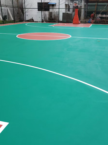 都昌 球场长期使用易出现地面开裂